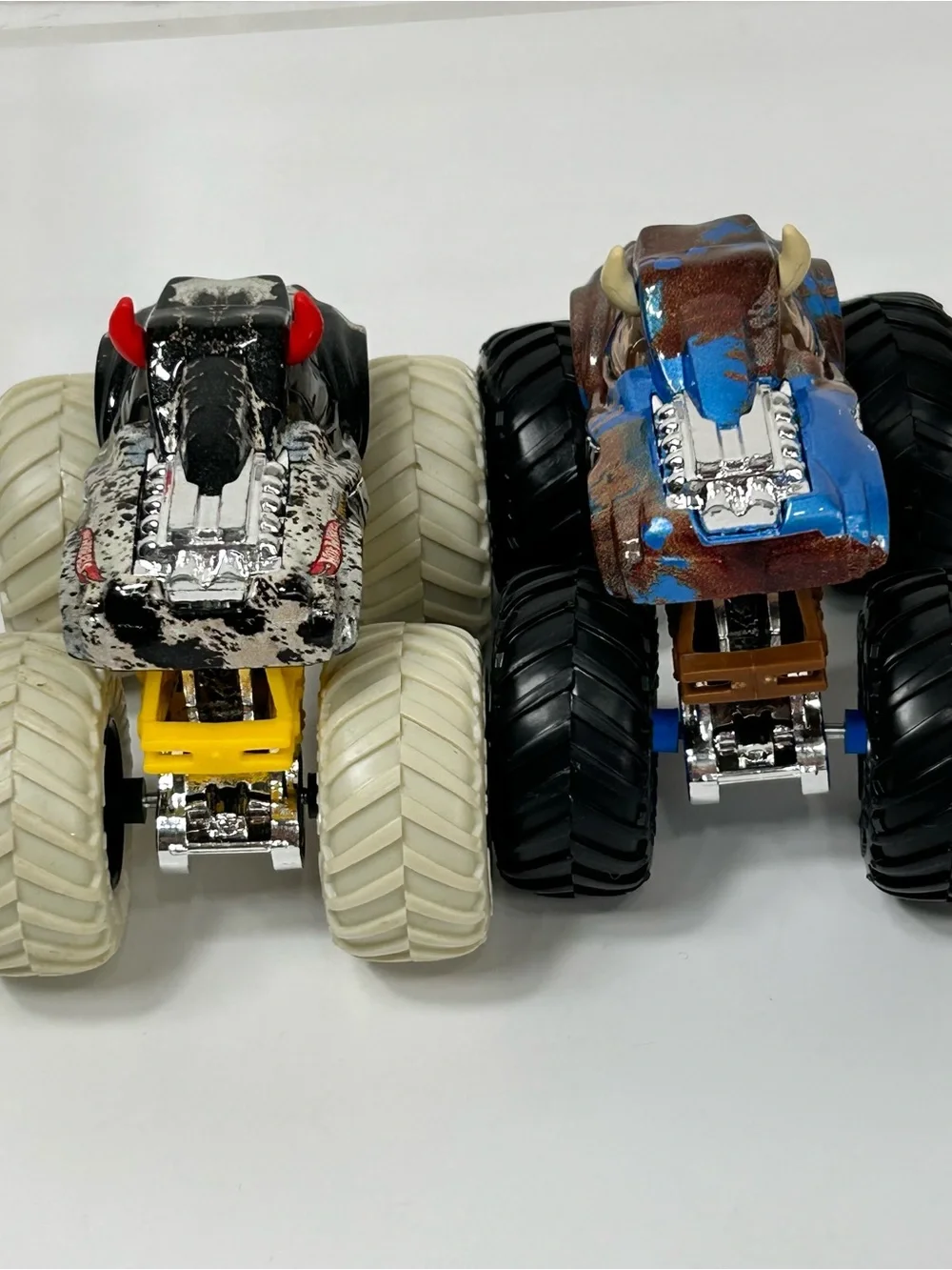 Hot Wheels Monster Truck Steer Lot Bull 1:64